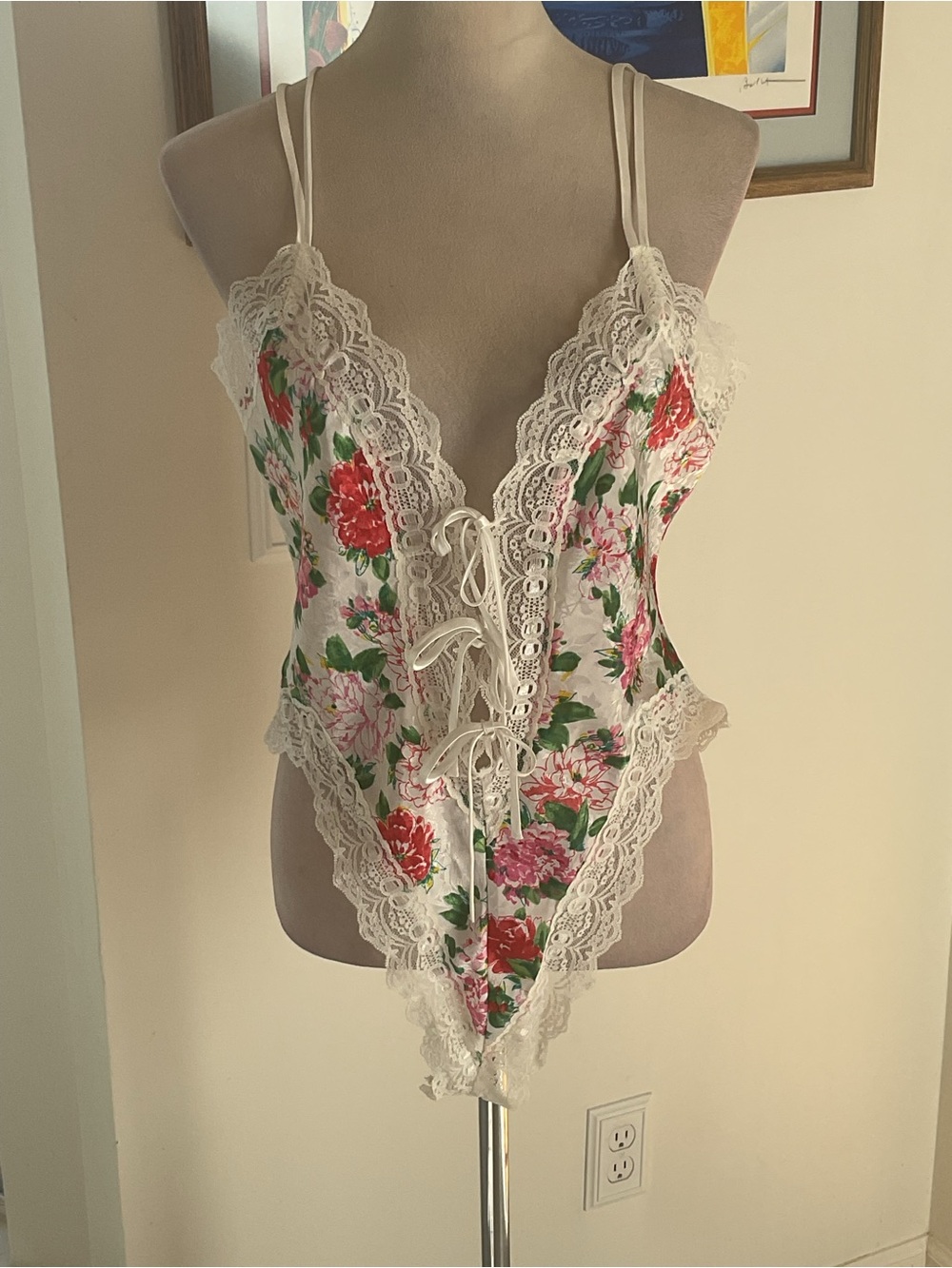 Victoria's Secret GOLD LABEL White Floral Lace Teddy